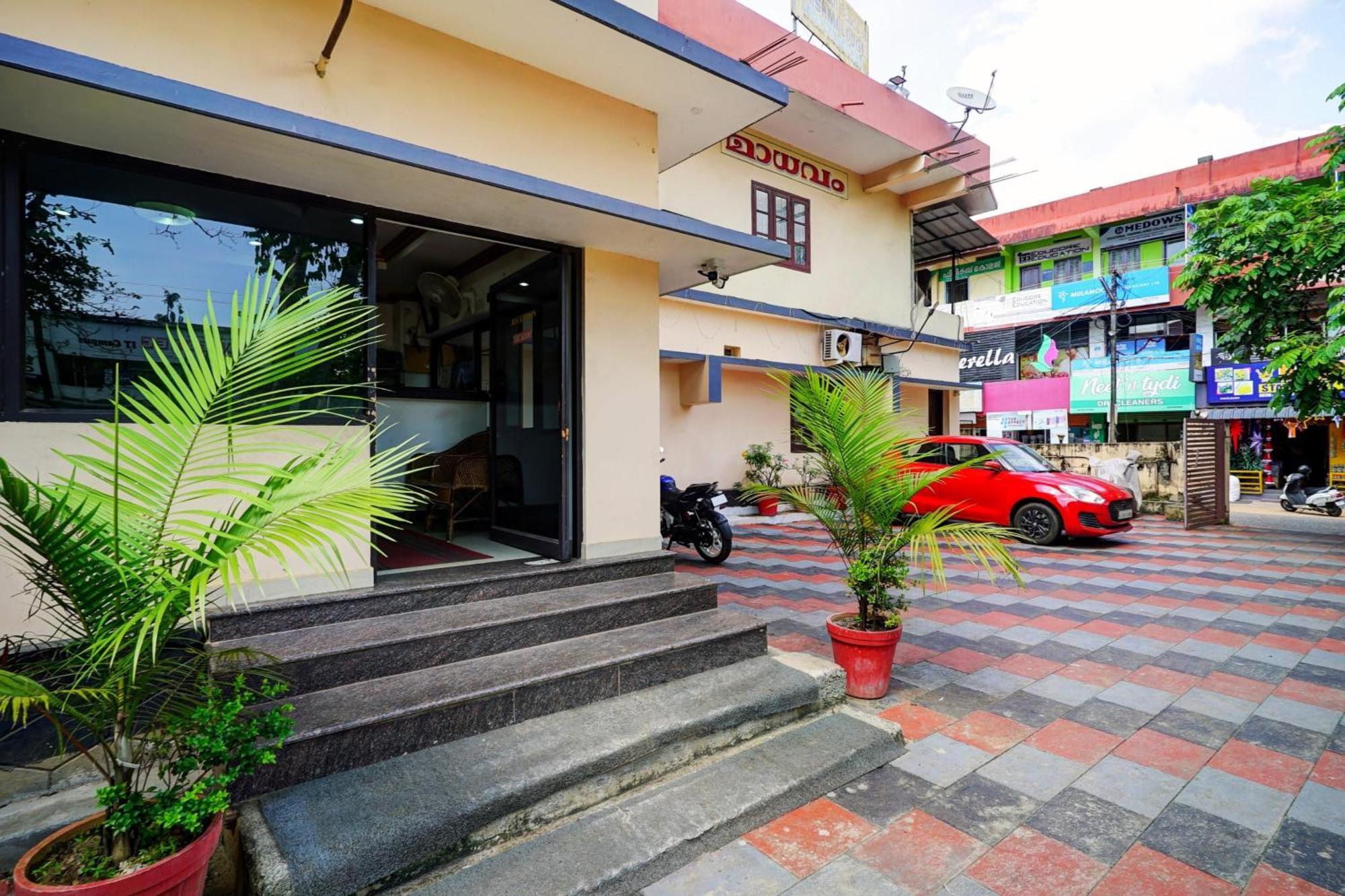 SPOT ON 91925 Lekshmi Rooms&Villas Mavelikara Esterno foto