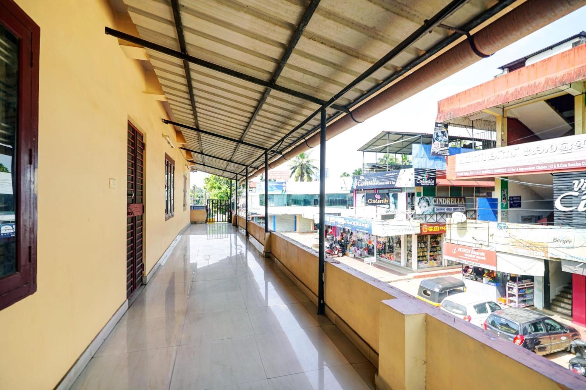 SPOT ON 91925 Lekshmi Rooms&Villas Mavelikara Esterno foto