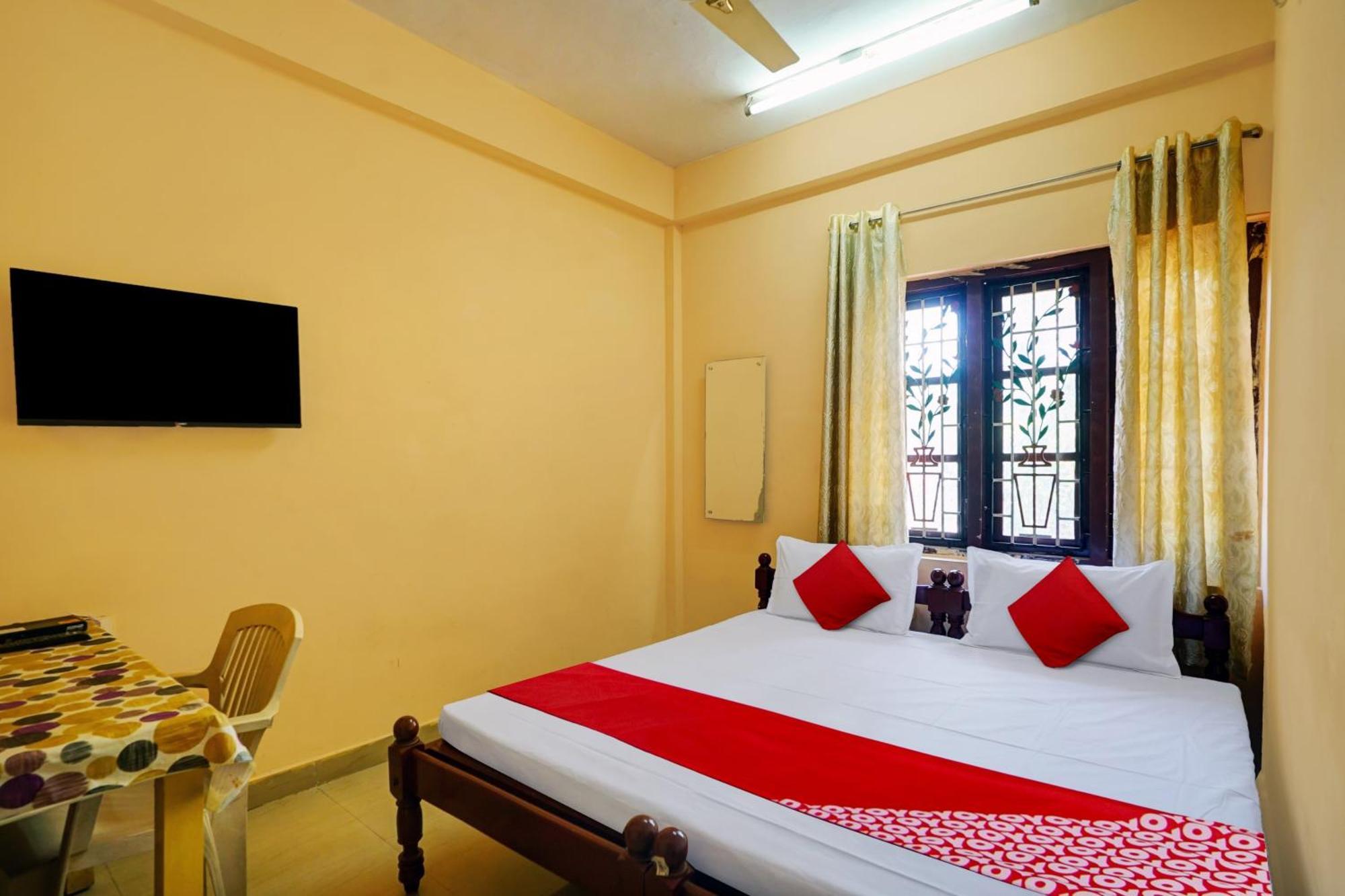 SPOT ON 91925 Lekshmi Rooms&Villas Mavelikara Esterno foto